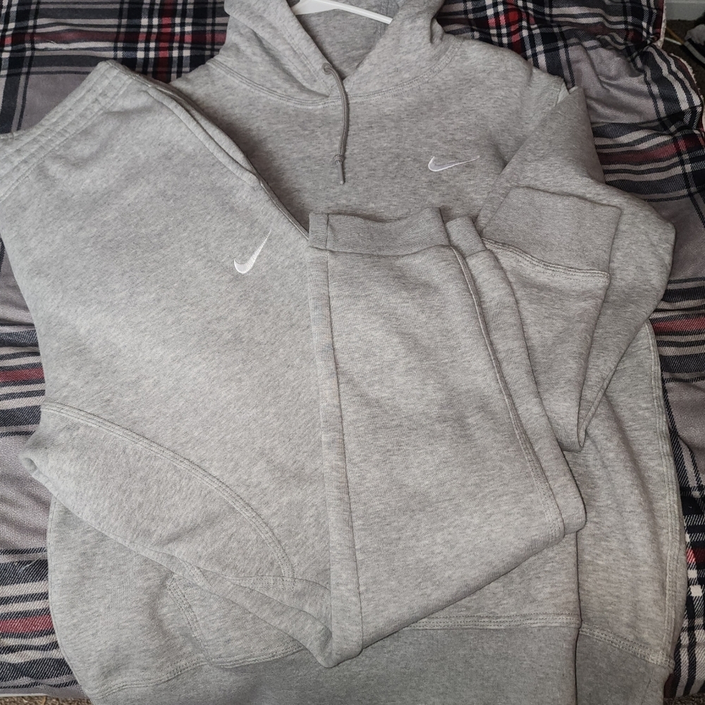 Nike Jogging Suit (Gray)